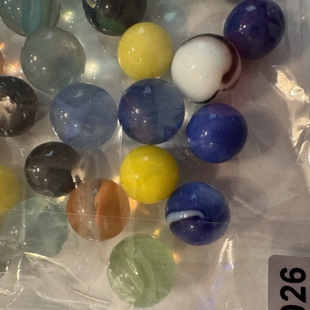 ESTATE Find lot‎ of vintage Marbles Banana Cats Eye Blizzard Helmets More 0026
